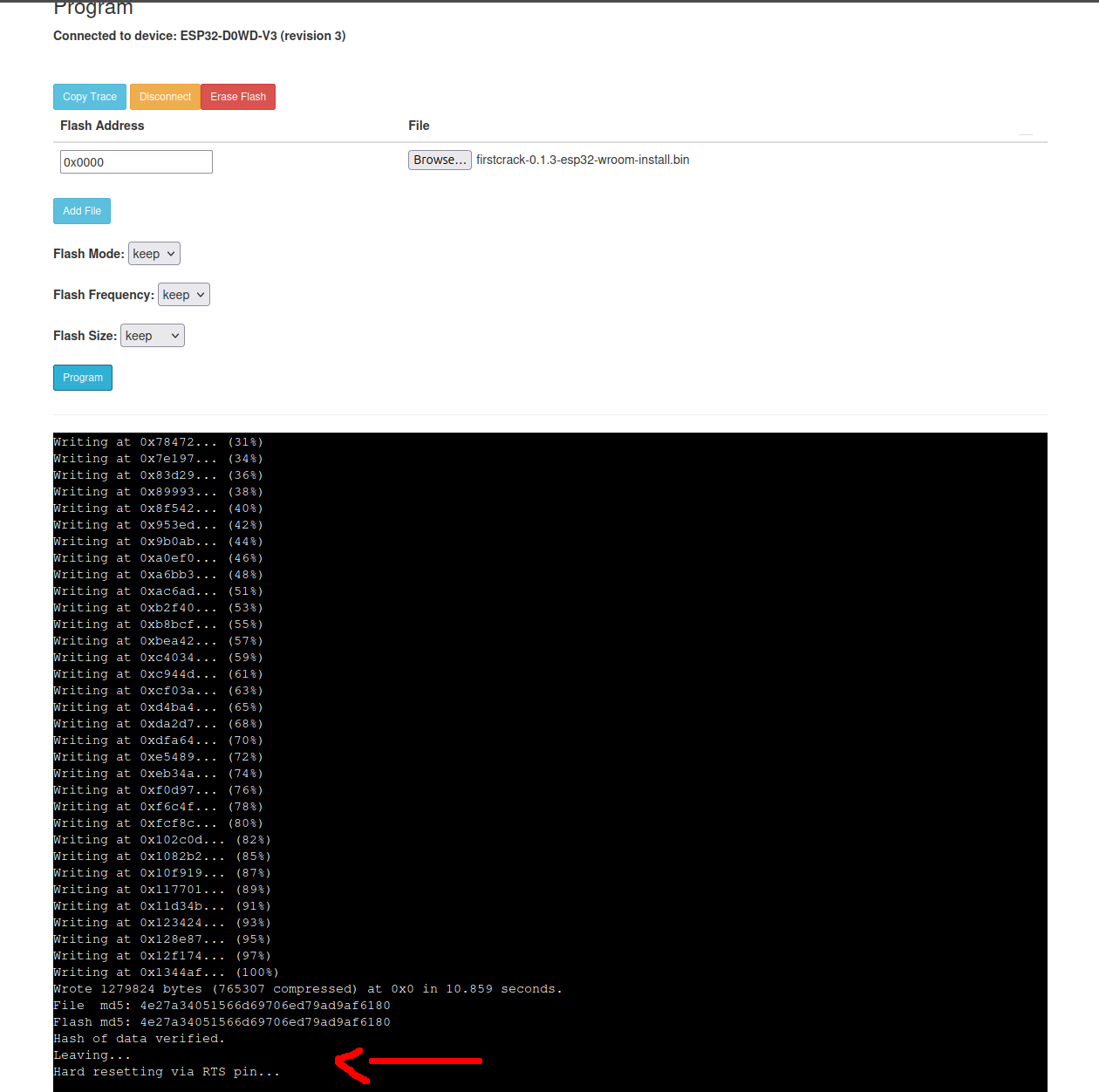 Console do ESP Tool após finalizar a gravação do firmware