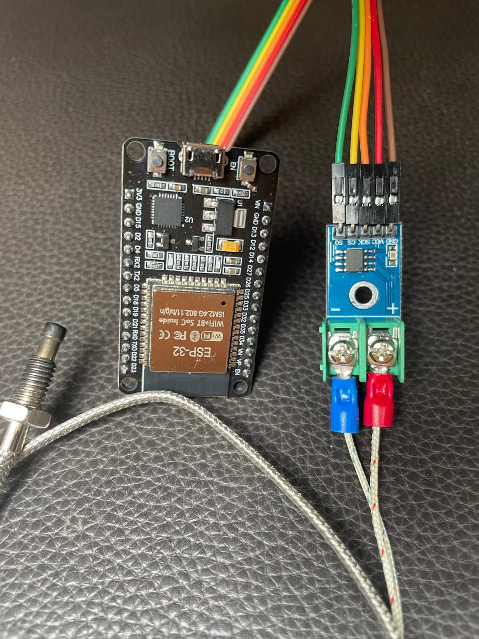 Instalação real de uma ESP32 ligada a um módulo MAX6675